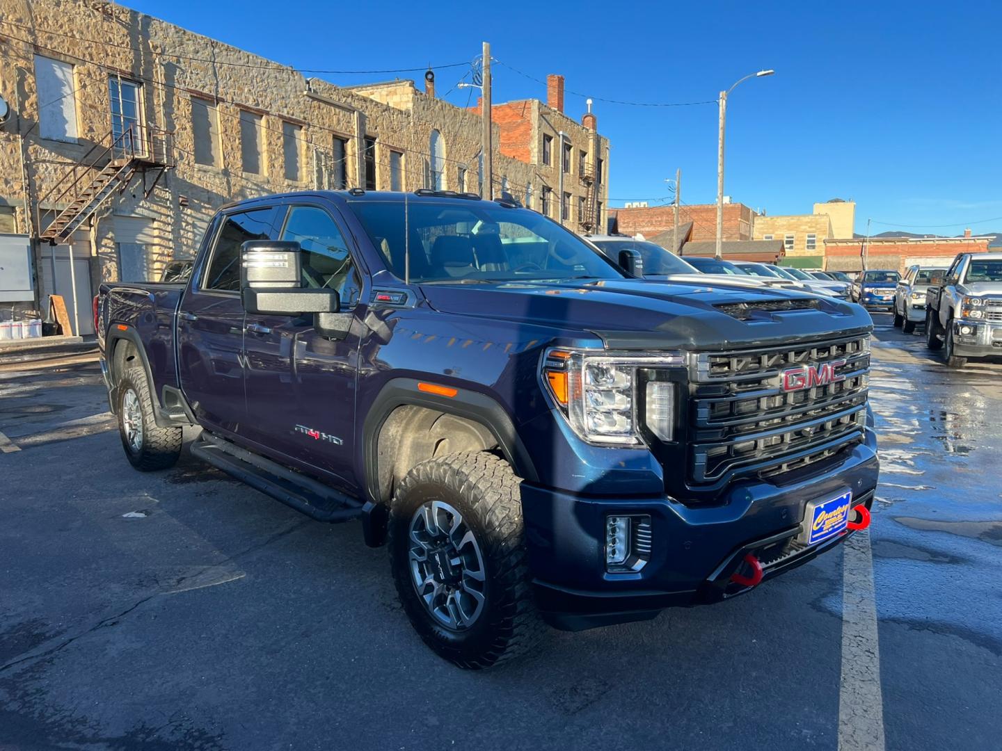 2022 Blue /Charcoal GMC Sierra 2500HD AT4 Crew Cab 4WD (1GT49PE70NF) with an 6.6L Gas engine, automatic transmission, located at 116 5th Avenue South, Lewistown, MT, 59457, 47.063877, -109.427879 - Photo#6